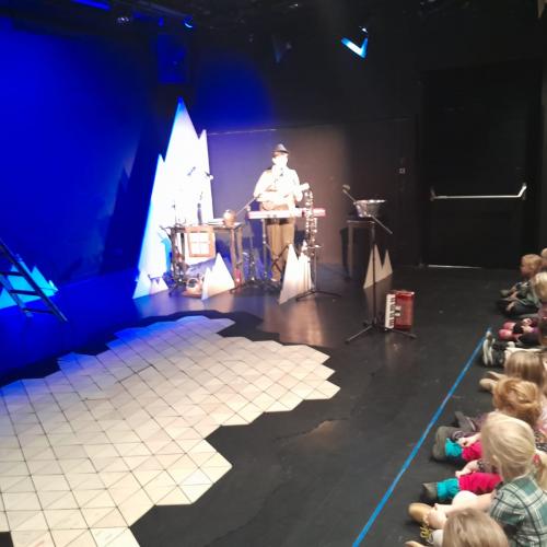 Theater 2c