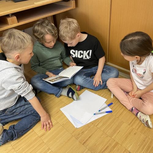 Vorlesen der 2b für die 1b