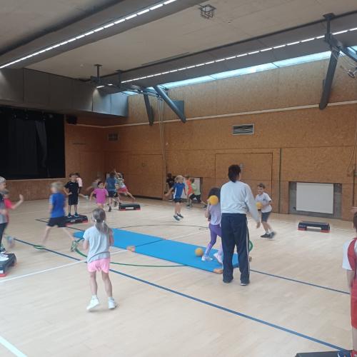 Hopsi Hopper besucht die 1b