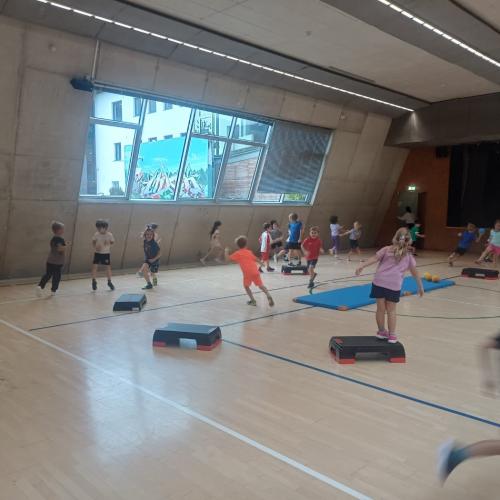 Hopsi Hopper besucht die 1b