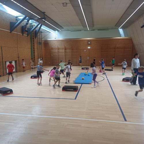 Hopsi Hopper besucht die 1b