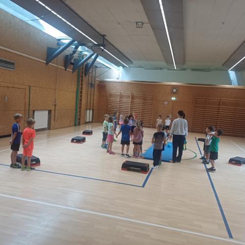 Hopsi Hopper besucht die 1b