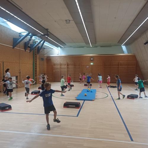 Hopsi Hopper besucht die 1b